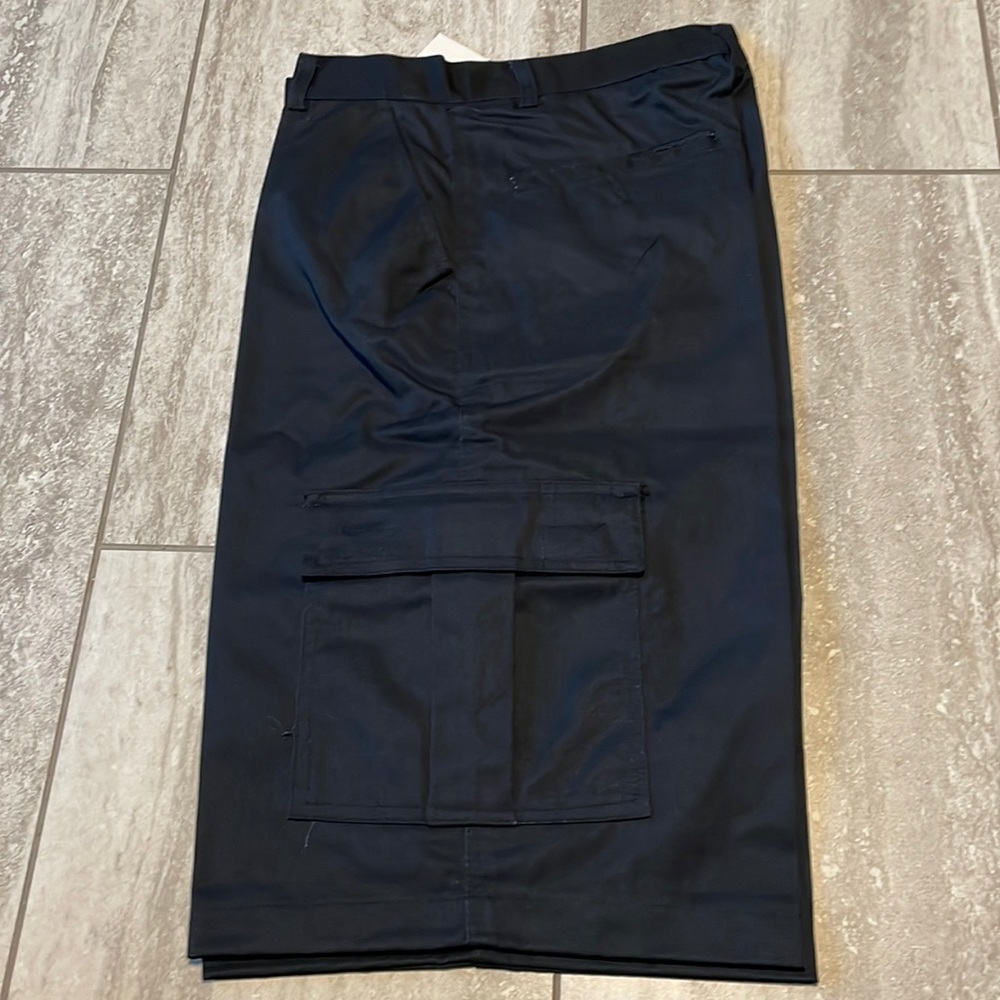 Blue Authentic Galaxy cargo Size 32 has 2 front pockets 2 (sides )and 2(back )